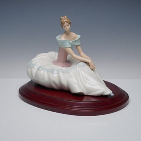 Nao by Lladro Figurine, Elegant Lady