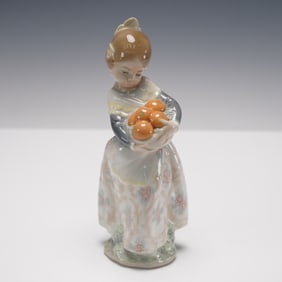 Lladro Porcelain Figurine Girl from Valencia 01004841