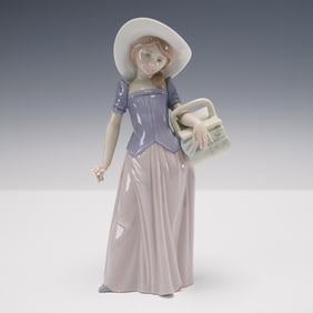 Lladro Porcelain Figurine Tailor Made 01006489