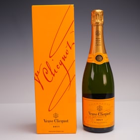 Veuve Clicquot Ponsardin Brut Champagne Gift Box 750ml