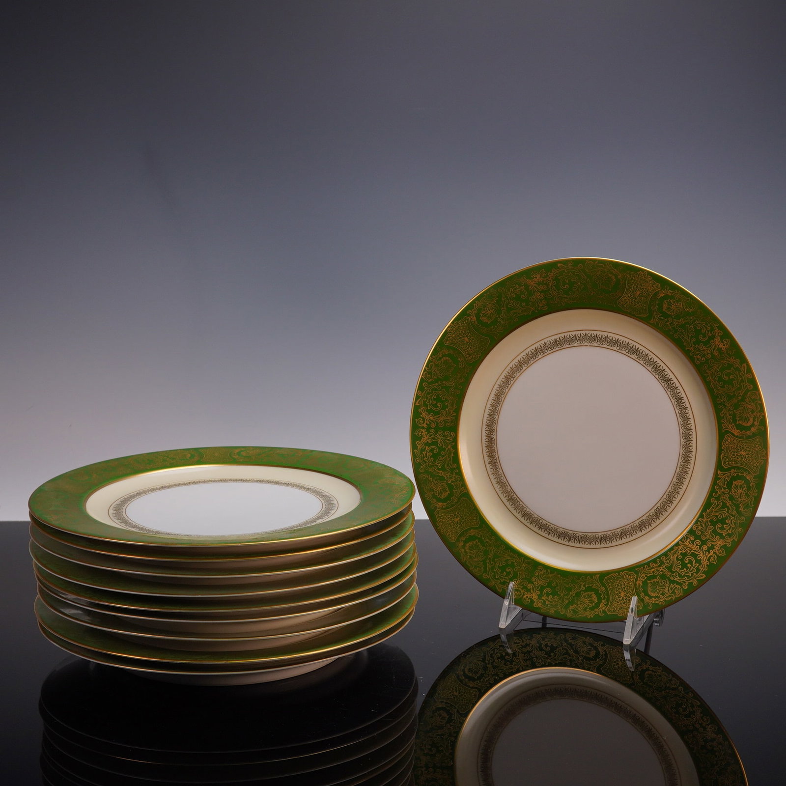 10pc Tirschenreuth Bavaria Porcelain Dinner Plates Green and Gold: Set of ten Tirschenreuth Bavaria porcelain dinner plates, each featuring an ornate green border with intricate gold scrollwork, foliate motifs, and shield cartouches. The inner rim is accented with a 