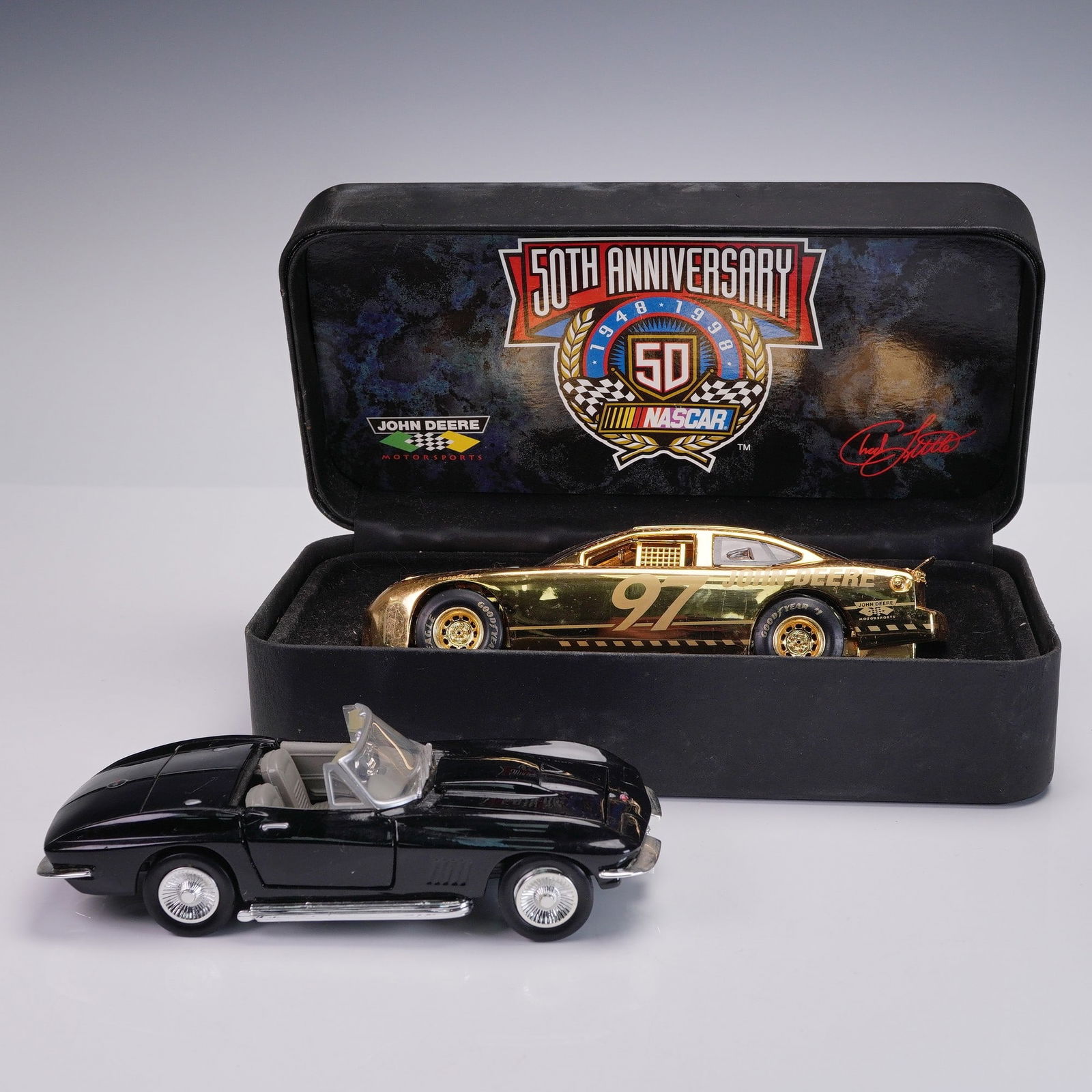 2pc Die-Cast Model Cars Nascar John Deere Gold Ford Taurus & 1967 Corvette: This exciting lot presents two standout 1:24 scale die-cast models, perfect for the serious collector or die-hard motorsports fan. The first is a gleaming gold-plated 1998 Racing Champions John Deere