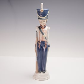 Lladro Porcelain Figurine, At Attention 1005407