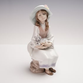 Lladro Porcelain Figurine, Daydreams 01006400