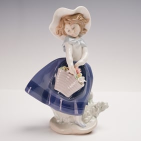 Lladro Porcelain Figurine, Pretty Pickings 1005222