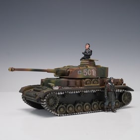 2pc Britains Panzer IV Tank Model and German Winter Soldiers