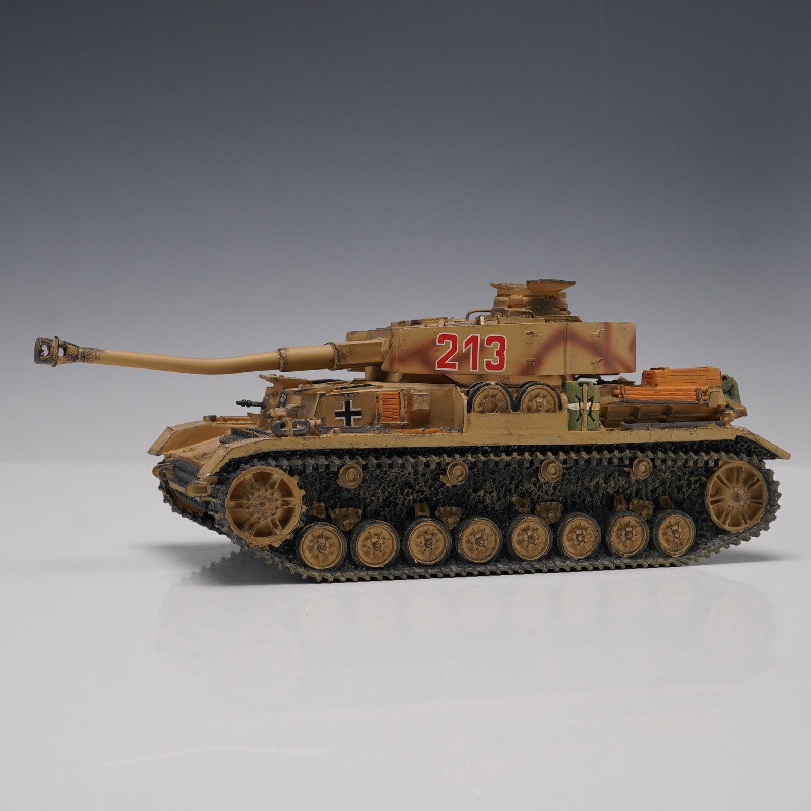 King & Country Panzerkampfwagen IV Model Tank, No. 213: Detailed 1:30 scale model of the German Panzerkampfwagen IV, produced by King & Country, numbered 213. This meticulously crafted miniature tank features a desert camouflage paint scheme, long barrel m