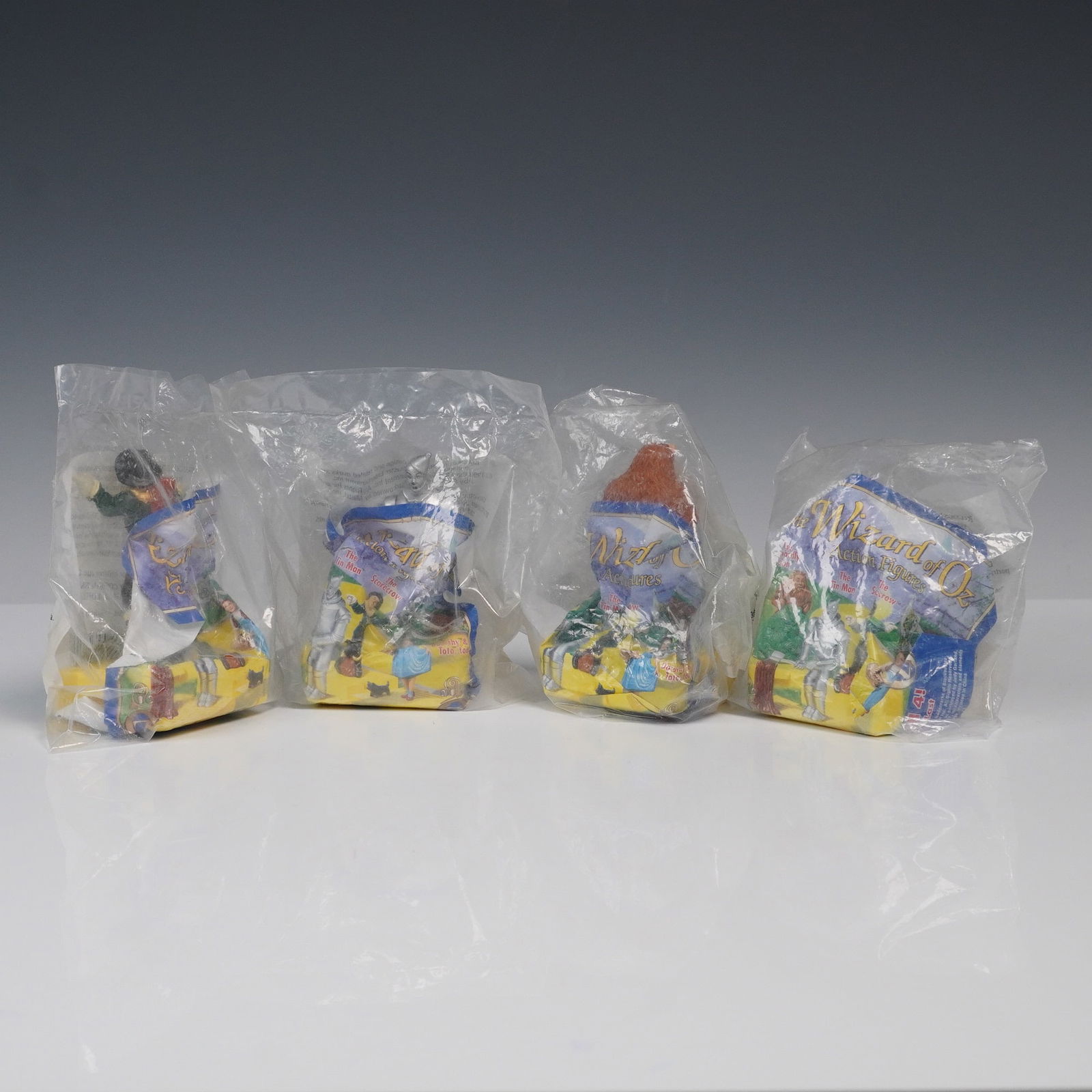4pc Blockbuster Play Pak The Wizard of Oz Action Figures: Set of four Blockbuster Play Pak action figures from 1998 based on characters from "The Wizard of Oz," manufactured by Mattel and distributed by Blockbuster Entertainment. Each figure remains sealed i