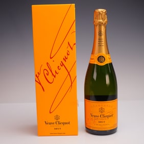 Veuve Clicquot Ponsardin Brut Champagne Gift Box 750ml