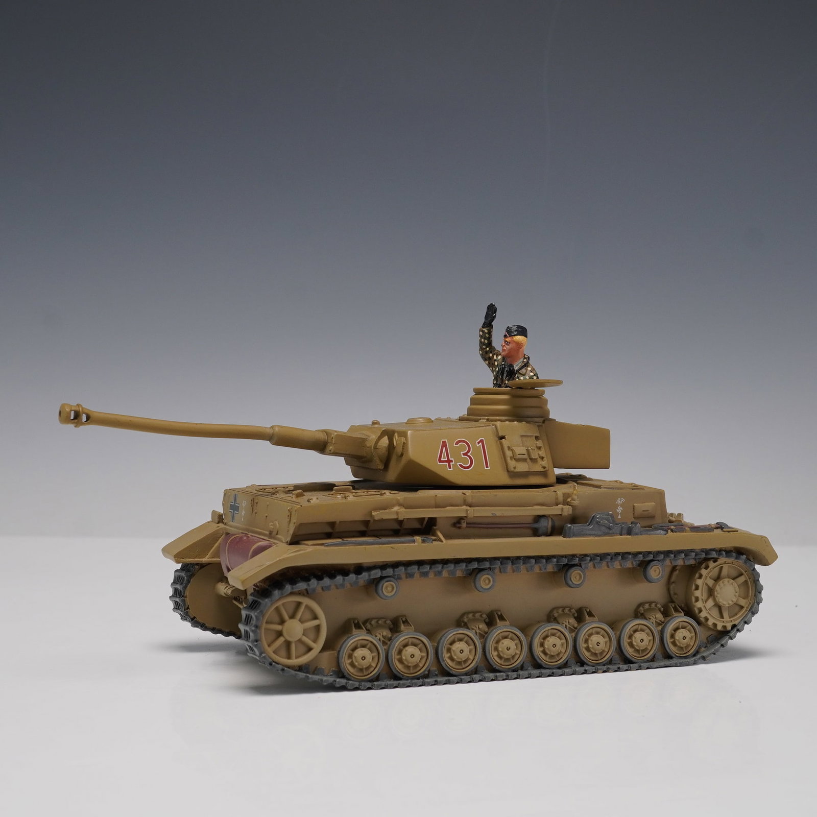 Britains 2004 Panzerkampfwagen IV Die-Cast Model Tank: Britains die-cast military model, Panzerkampfwagen IV, dated 2004. This detailed replica features desert camouflage finish, molded track treads, and a rotating turret with removable tank commander fig
