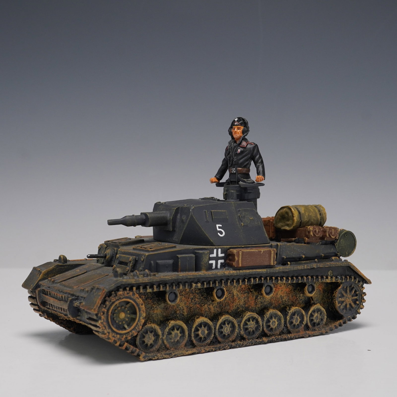 King & Country German Tank, Pzkw.4 with Commander Model: King & Country 1:30 scale German tank model, Pzkw.4, featuring weathered battlefield detailing and marked with number 5 and Wehrmacht insignia. Includes a removable tank commander figure dressed in a 