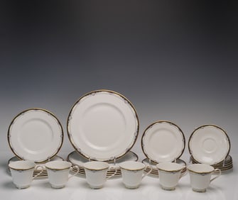30pc Royal Doulton Bone China Rhodes Dinnerware Set, Service for 6