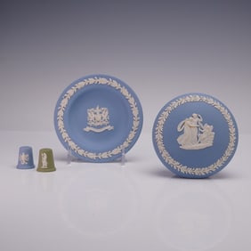 5pc Wedgwood Blue and Green Jasperware Thimbles, Tray, and Covered Box
