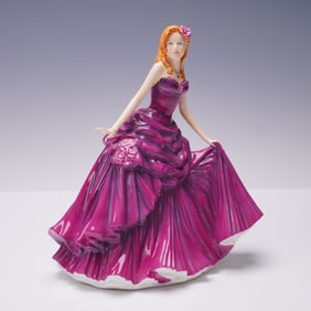 Royal Doulton Figurine Nadine HN5800 Pretty Ladies