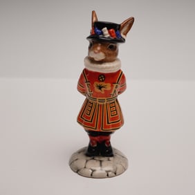 Royal Doulton Bunnykins Figurine, Beefeater DB163