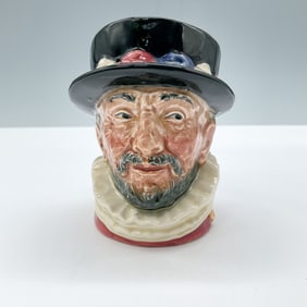 Beefeater GR D6233 - Small - Royal Doulton Character Jug