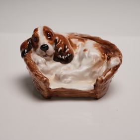 Royal Doulton Figurine, Cocker Spaniel Lying in Basket HN2585