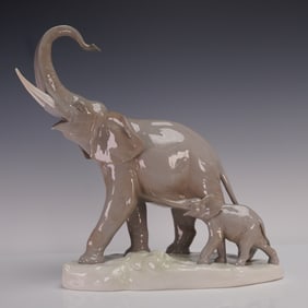 Lladro Porcelain Figurine, Elephants 1001151