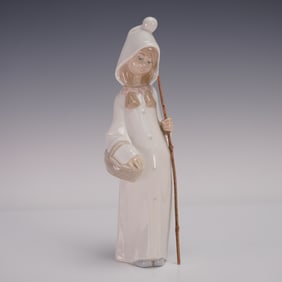 Lladro Porcelain Figurine, Girl with Basket 1004678