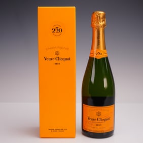 Veuve Clicquot Ponsardin Brut Champagne 250th Anniversary Gift Box 750ml