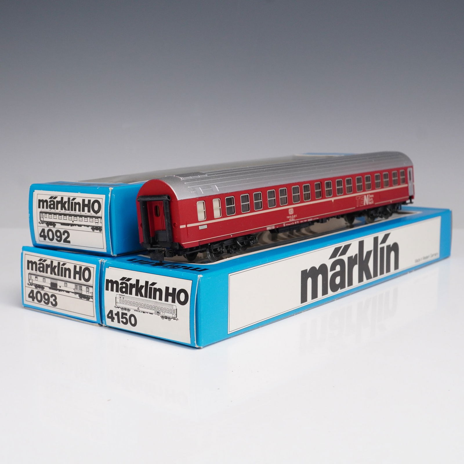 3pc Vintage Marklin HO Scale Passenger Train Cars: This lot features a trio of Marklin HO scale passenger train cars, crafted in Germany with the brand's renowned precision and detail. Included are a DB (Deutsche Bundesbahn) blue and beige Bum234 coac