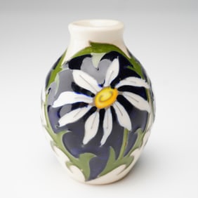 Moorcroft Miniature Floral Months of The Year Vase, Daisy
