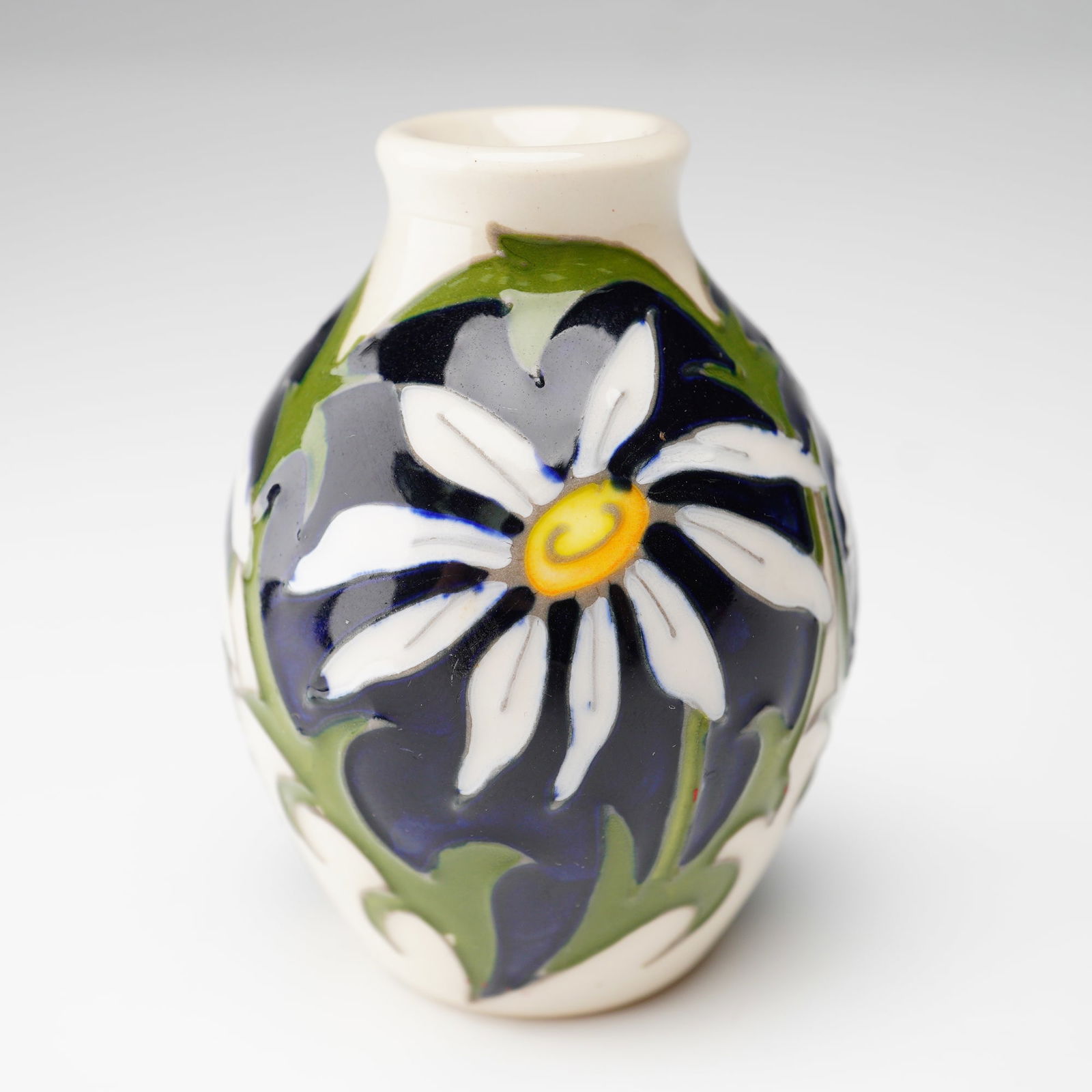 Moorcroft Miniature Floral Months of The Year Vase, Daisy (1 of 5)