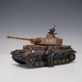 2pc Britains Panzer IV Tank Model and German Soldier Figures