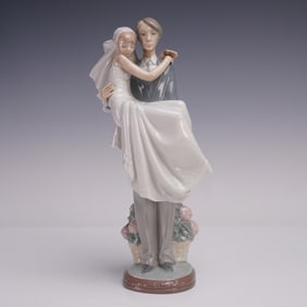 Lladro Porcelain Figurine, Over the Threshold 01005282
