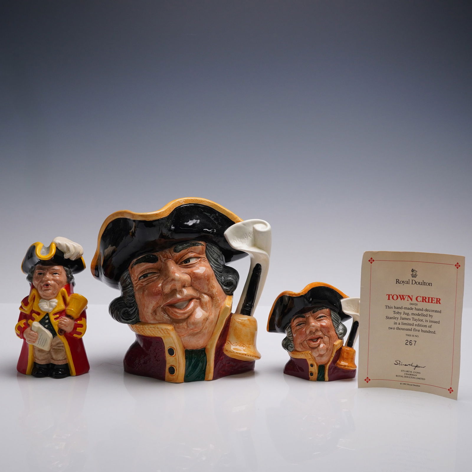 3pc Royal Doulton Character & Toby Jugs - Town Crier D6530, D6337, & D6920: A set of three Royal Doulton jugs depicting the Town Crier, designed by David B. Biggs. This grouping includes the large character jug limited edition Town Crier D6530, issued in 1960, modeled with tr