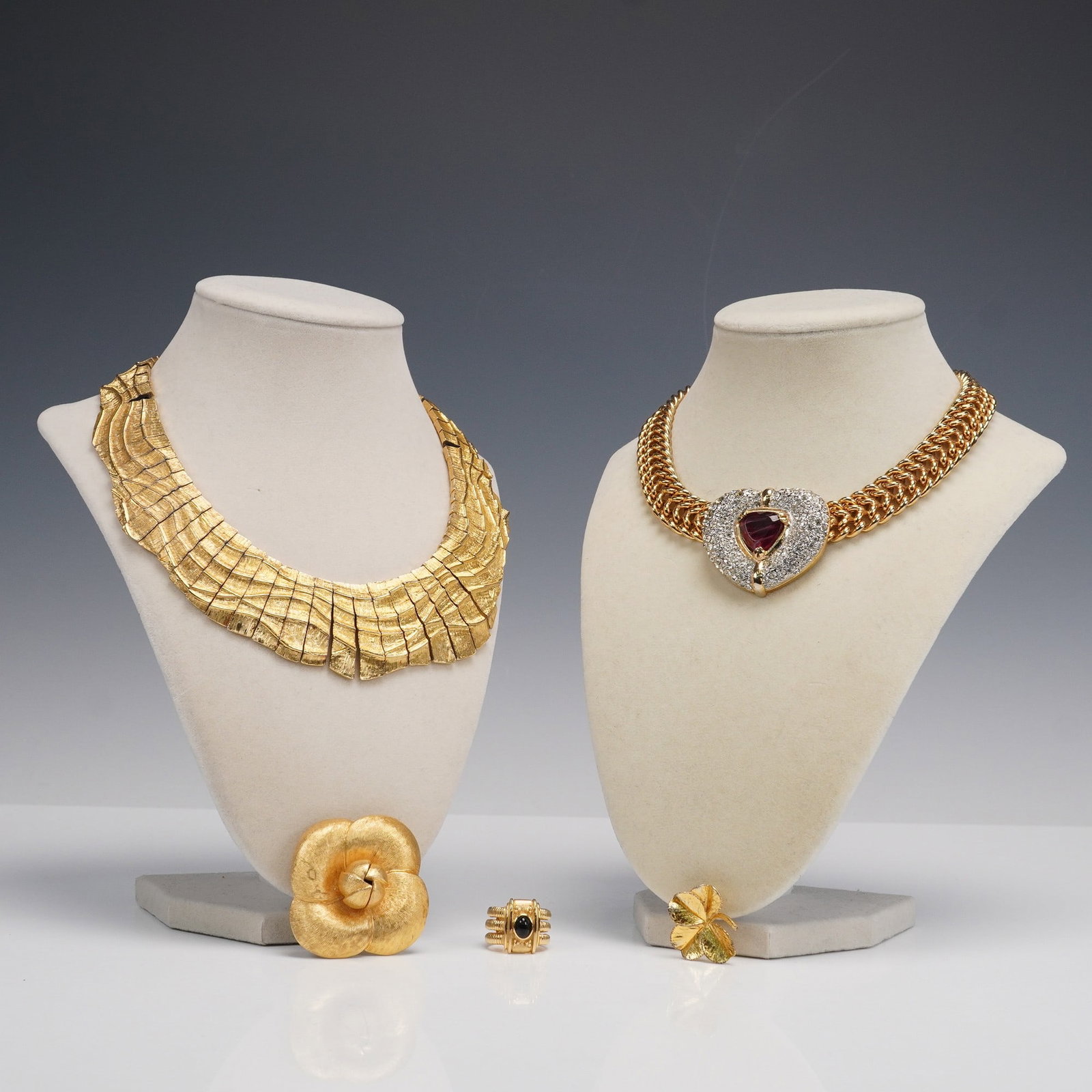5pc Jewelry With Les Bernard Necklaces and Flora Danica Brooch: A stylish 5 piece jewelry lot including 2 necklaces, both signed Les Bernard, showcasing bold mid-century statement designs. The lot also features a sculptural ring with black cabochon, a large floral