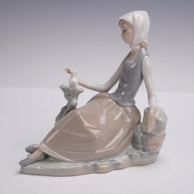 Lladro Porcelain Figurine 4660 Shepherdess with Dove