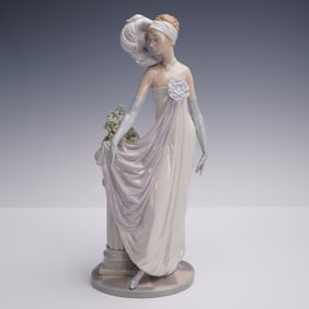 Lladro Porcelain Figurine, Socialite of the 20s 01005283