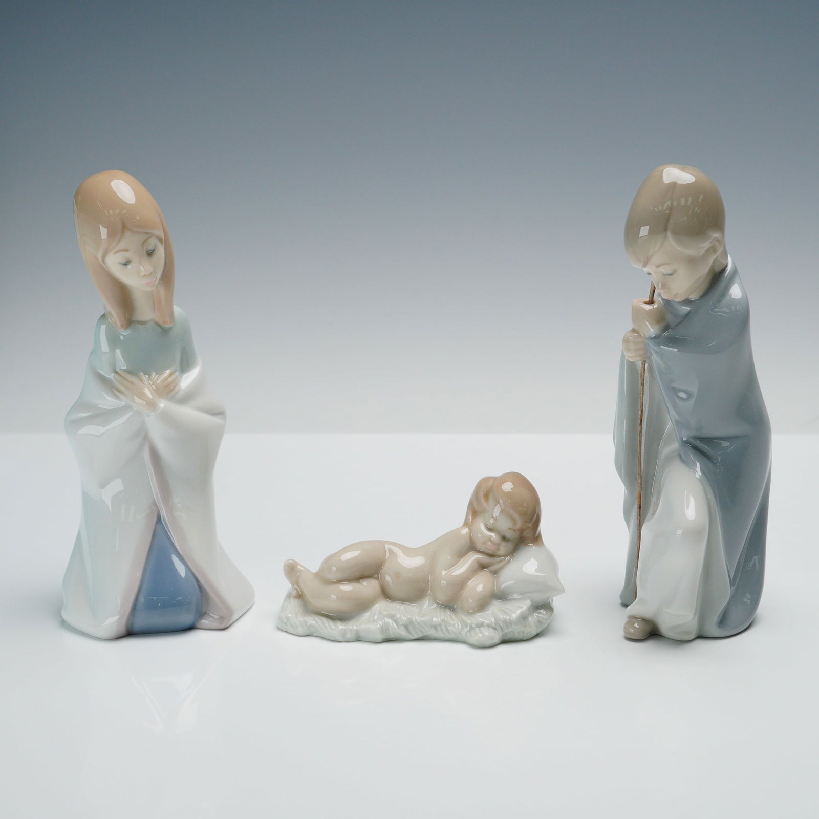 Lladro Porcelain Figurine Nativity Set, Mary, Saint Joseph, Baby Jesus (1 of 4)