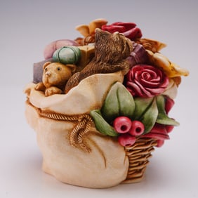 Harmony Kingdom Covered Box Figurine, Winter Bouquet