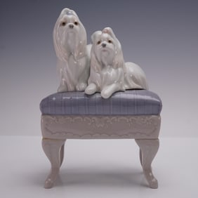 Lladro Porcelain Figurine, Looking Pretty 1006688
