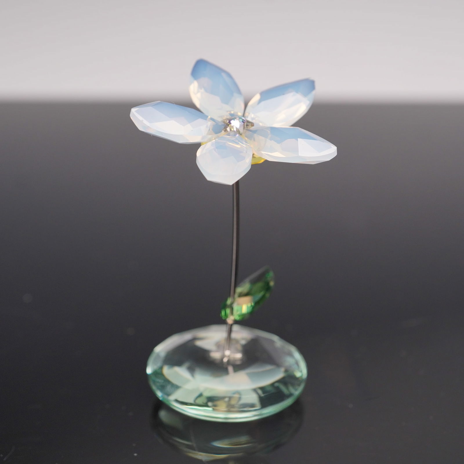 Swarovski Crystal Figurine, Jess Daisy 1016645 (1 of 4)