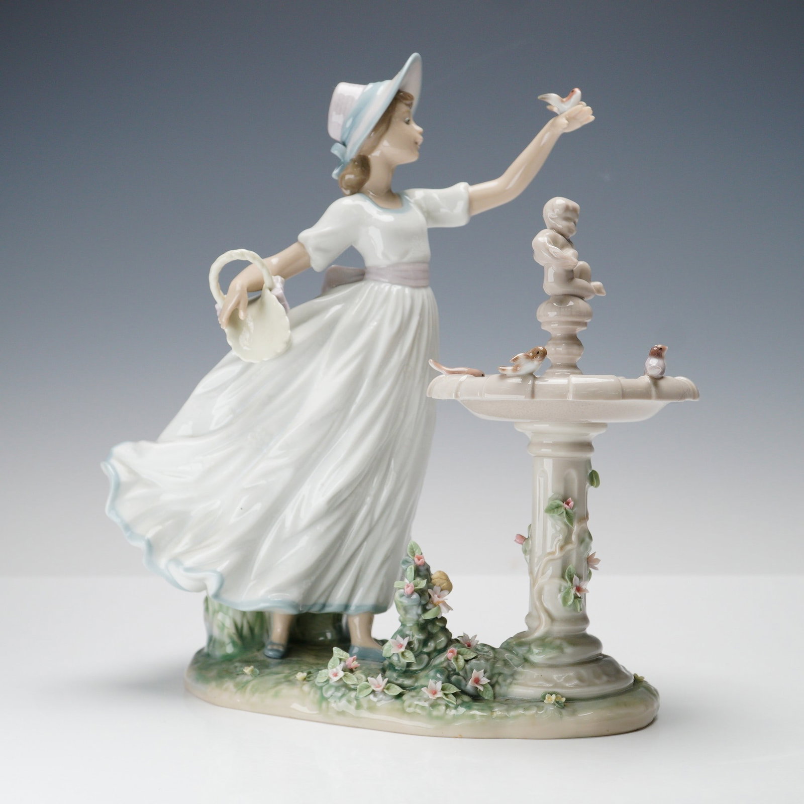 Lladro Porcelain Figurine, Spring Joy 01006106 (1 of 8)