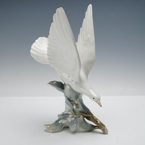 Lladro Figurine, Turtle Dove 1004550