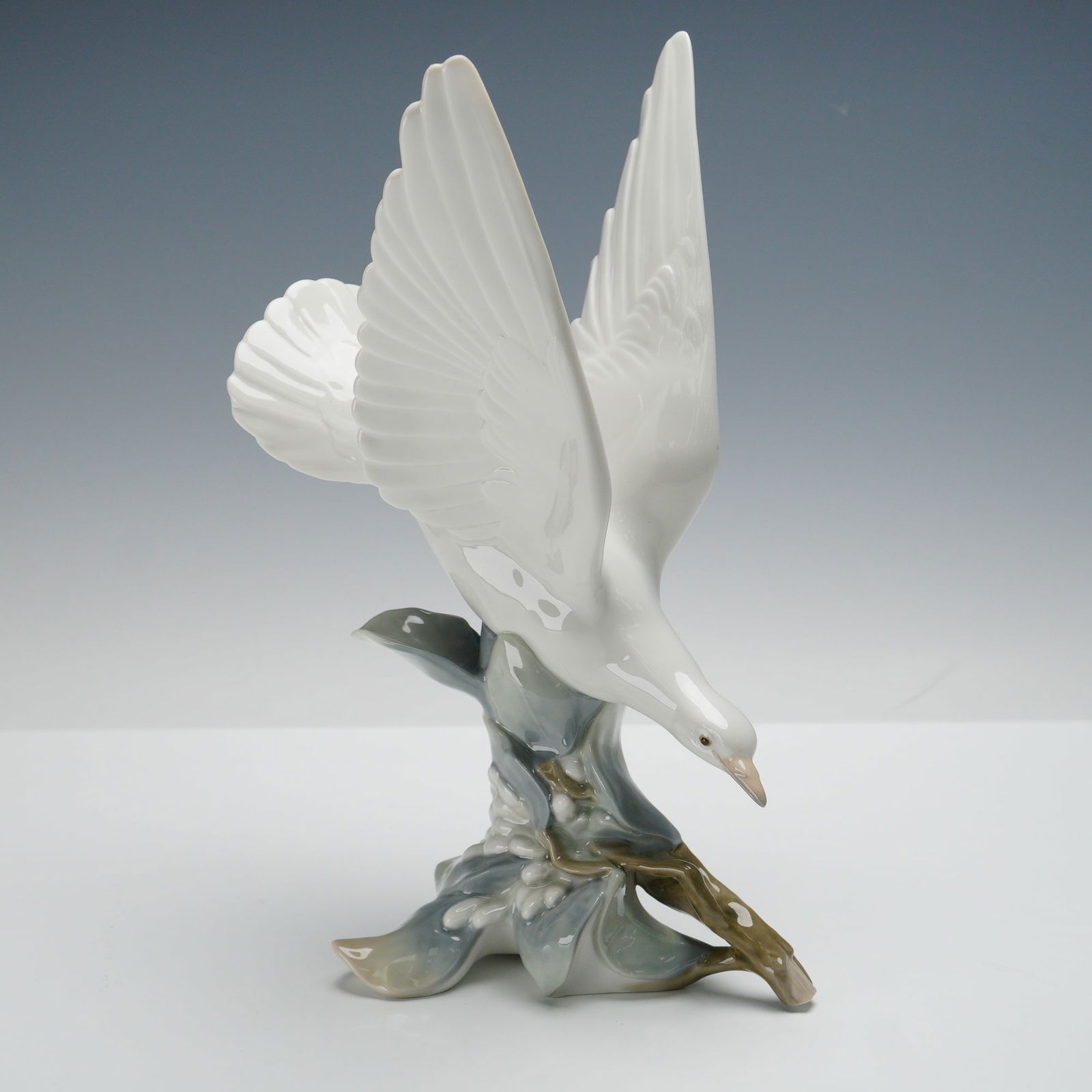 Lladro Figurine, Turtle Dove 1004550 (1 of 4)