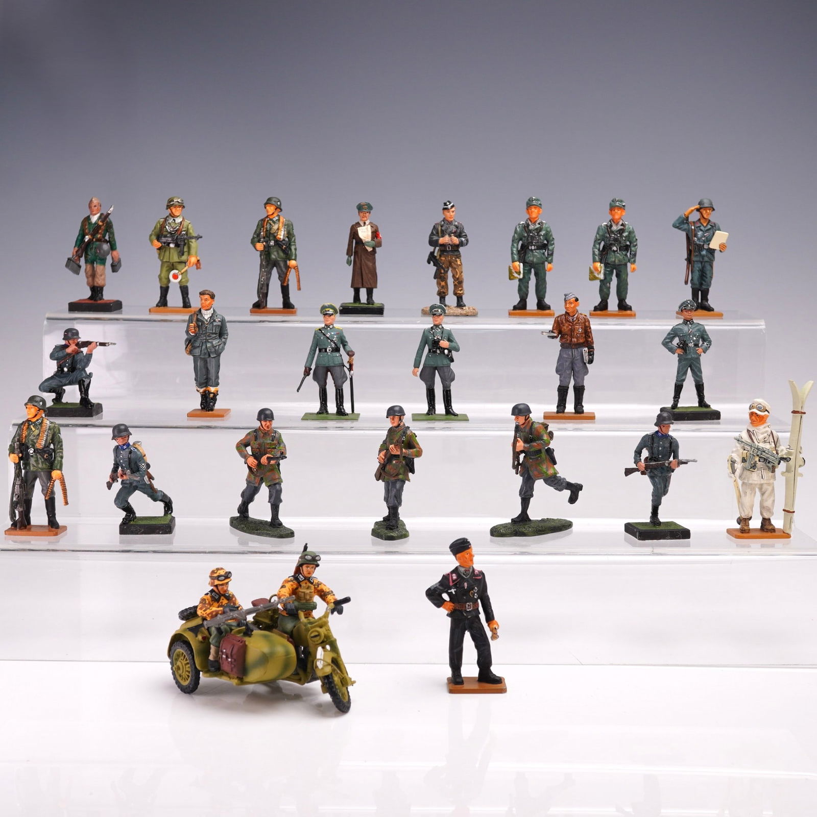 25pc Del Prado German WWII Soldiers and Officers Figures (1 of 8)