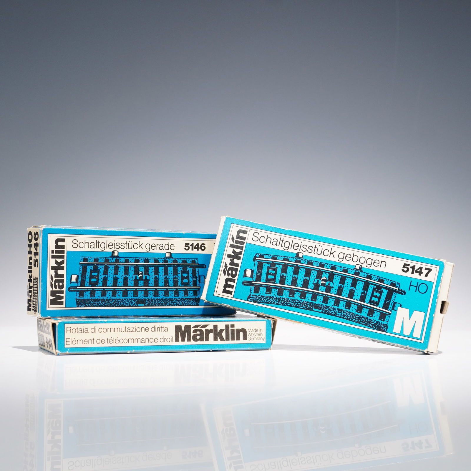 3pc Marklin Train Track Parts, HO 5146 and HO 5147: Three Marklin HO scale track sections, including two straight switching track pieces, 5146, and one curved switching track piece, 5147. These vintage metal track sections feature integrated switching