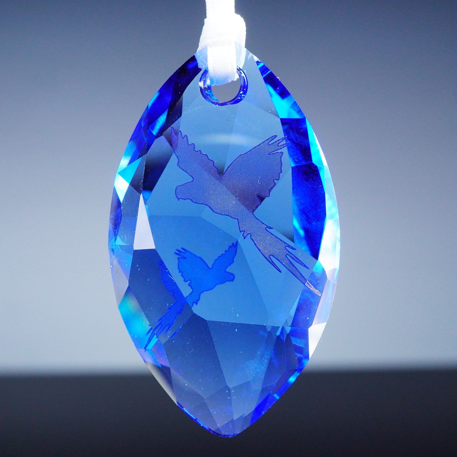 Swarovski Crystal Figurine SCS Ornament Hyacinth Macaws (1 of 5)