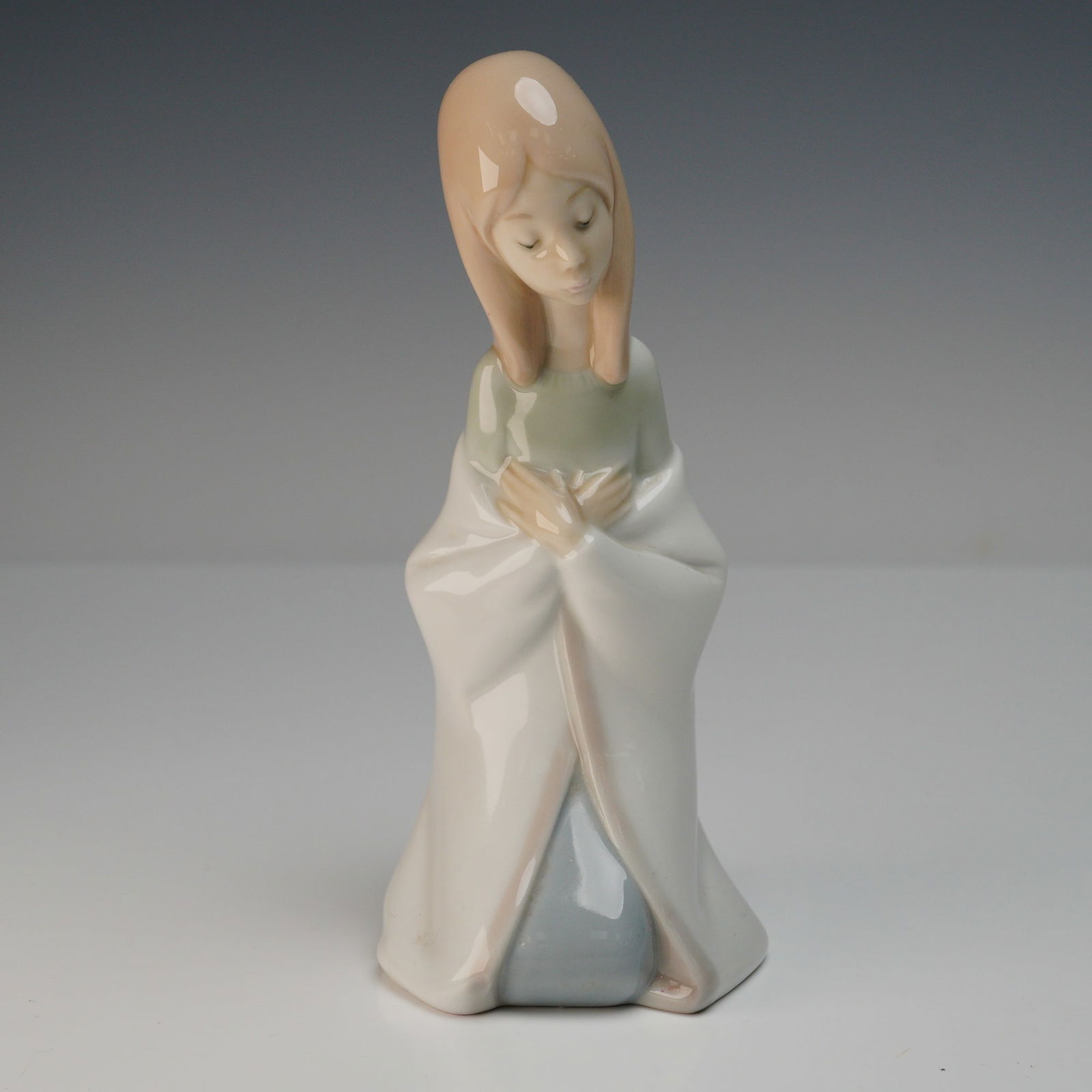 Lladro Porcelain Figurine, Mary 1004671 (1 of 5)