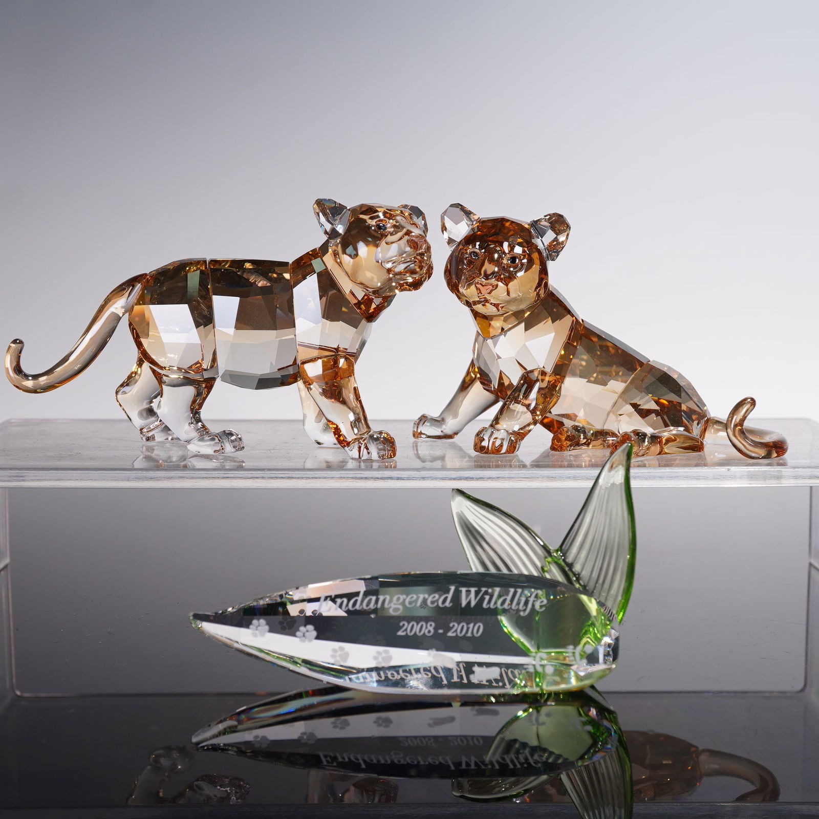 3pc Swarovski Crystal 2010 SCS Tiger Figurines & Endangered Wildlife Plaque (1 of 7)