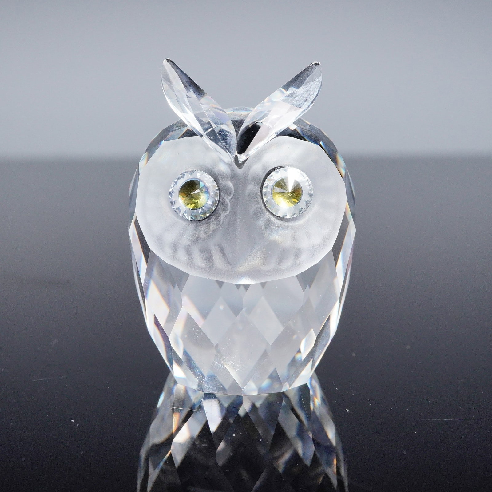 Swarovski Crystal Figurine, Owl: Presented here is a Swarovski crystal figurine of a small owl, finely crafted in clear faceted crystal with frosted detailing around the face and sparkling crystal eyes. The piece is hallmarked and in