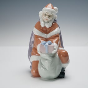 Lladro Porcelain Figurine, A Gift from Santa 01006575