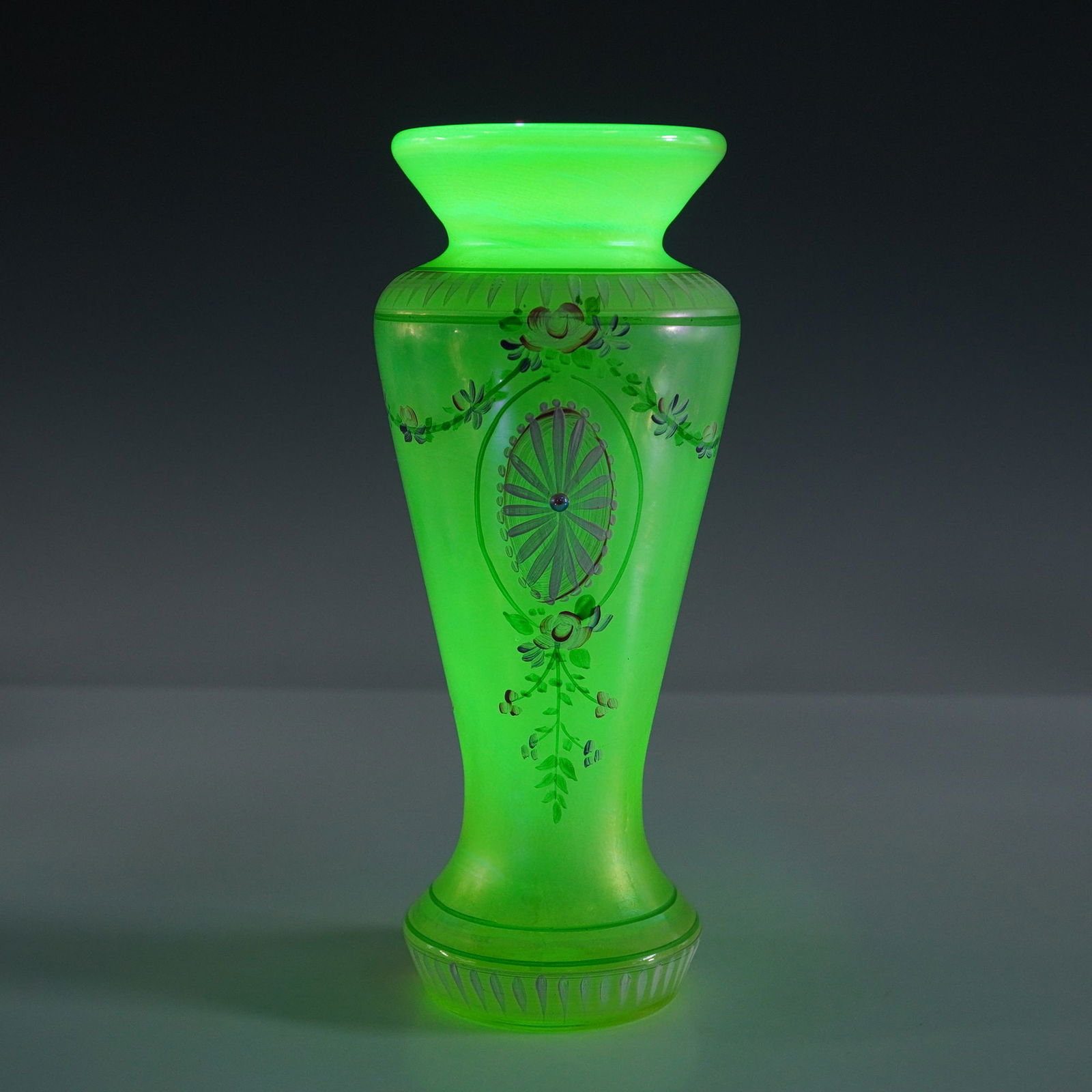 Fenton Iridized Topaz Opalescent Hydrangeas Glass Vase (1 of 9)