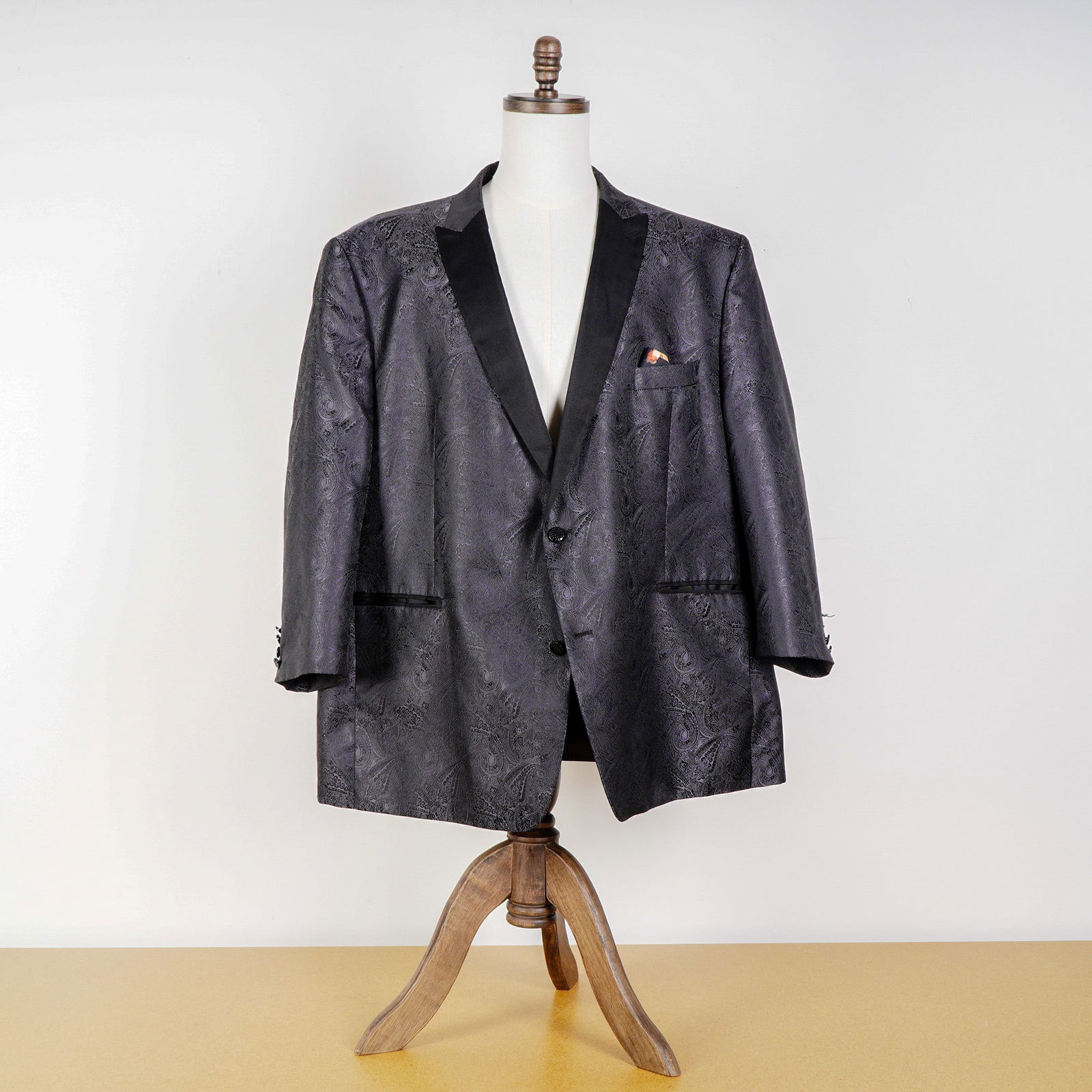 Tallia Black Paisley Jacquard Tuxedo Jacket with Hummingbird Lining (1 of 7)