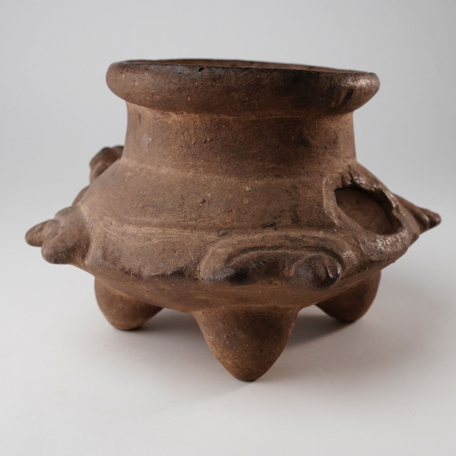 Pre-Columbian Ceramic Tortoise Motif Tripod Vessel (1 of 7)